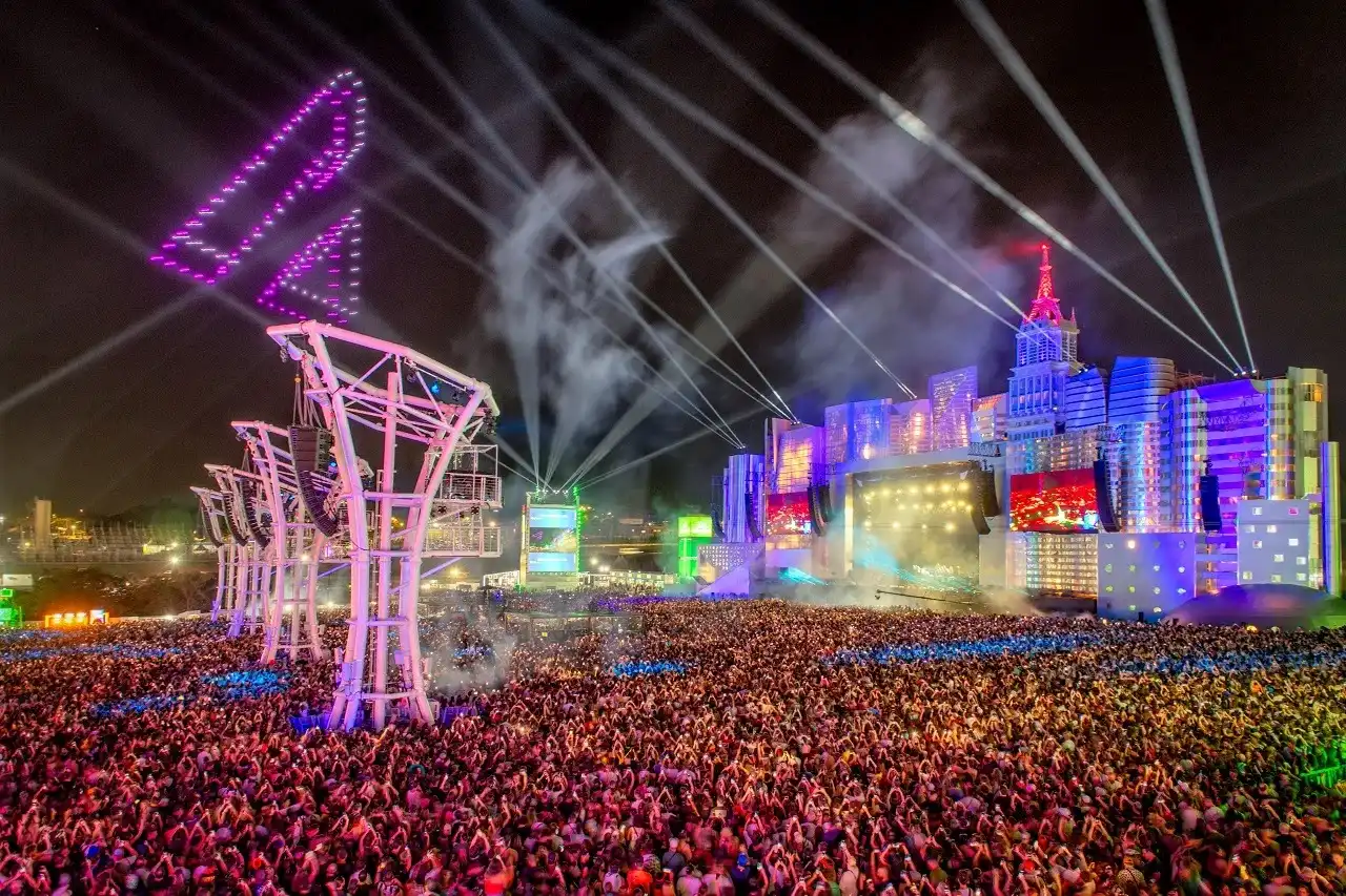 The Town, foto aérea do festival durante show - Perda auditiva e zumbido em festivais